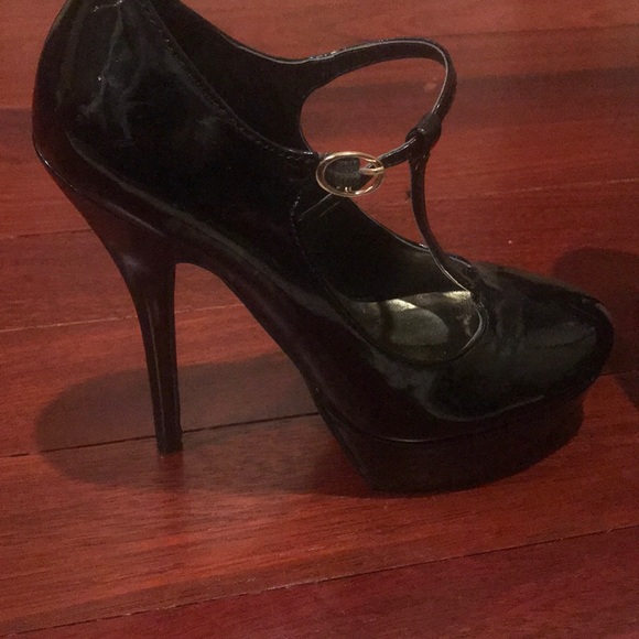 Shoes - Picture 2 of 5